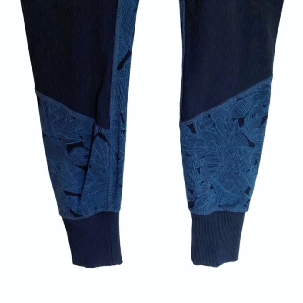 Athleta Tropical Excursion Tight Small - image 6